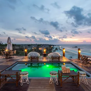 https://hotelito-azul.quintano-roohotels.com