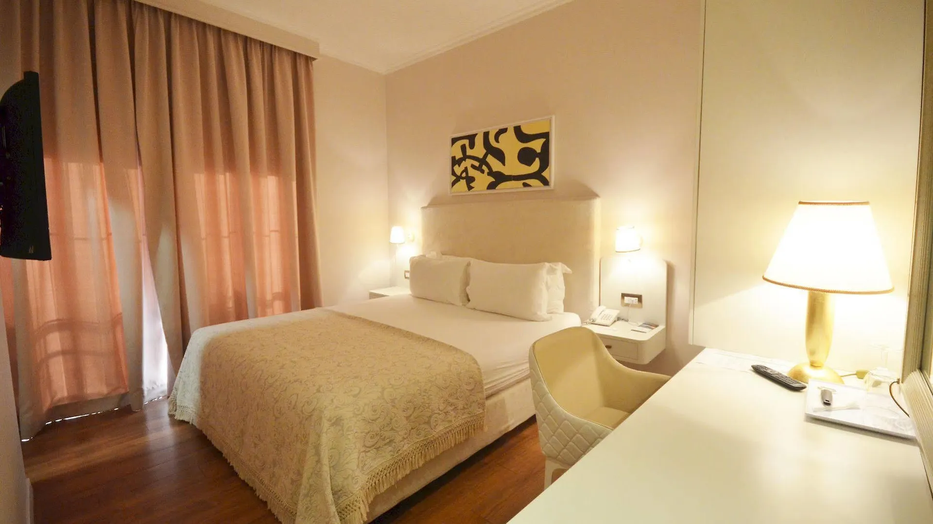 ****  Sar'Otel Boutique Hotel Tirana Albánia